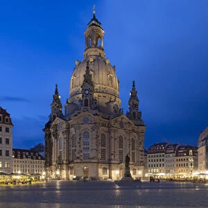 Magic hour in the town centre of Dresden with Frauenkirche, Church of Our Lady, dusk, Saxony, Germany, Europe, PublicGround