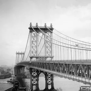 Manhattan Bridge, seen from Manhattan looking over the bay to Brooklyn, New York