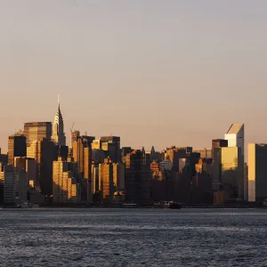 Manhattan skyline seen from Williamsburg, Brooklyn Manhattan skyline seen from Williamsburg, Brooklyn