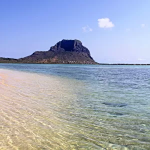 Mauritius: view from the beach of Benitiers island
