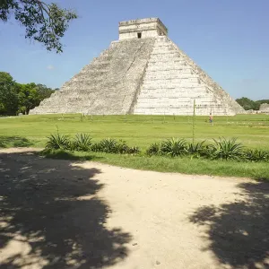 Mayan Pyramid of Kukulkan, El Castillo, and ruins at Chichen Itza, Yucatan, Mexico Mayan Pyramid of Kukulkan, El Castillo, and ruins at Chichen Itza, Yucatan, Mexico