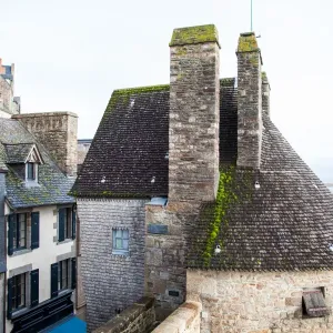 Casa medieval con tablero de Mont Saint-Michel, Normandía, Francia. Casa medieval con tablero de Mont Saint-Michel, Normandía, Francia.