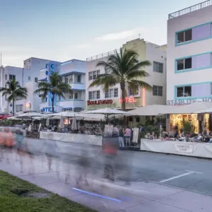 Miami Beach Print: Ocean Drive Scene Miami Beach Print: Ocean Drive Scene