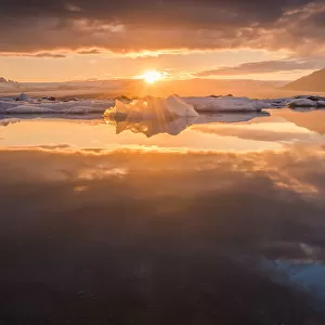 Midnight sun over Jokulsarlon iceberg