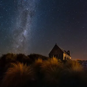 Milky way over church of Good Shepherd (Lake Tekapo) Milky way over church of Good Shepherd (Lake Tekapo)