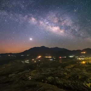 The milky way over Duoyishu area (Yuanyang) The milky way over Duoyishu area (Yuanyang)