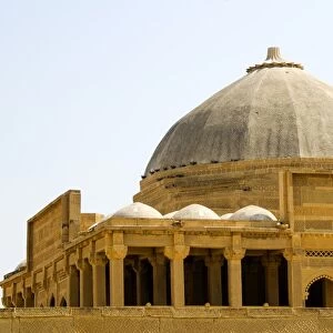 Mirza Isa Khan Tomb MAkli