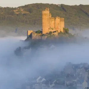 Misty Fortress Royale de Najac Misty Fortress Royale de Najac