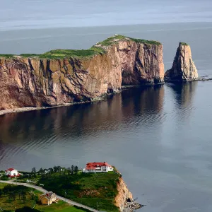 Incredible Rock Formations Jigsaw Puzzle Collection: Percé Rock (Pierced Rock), Canada