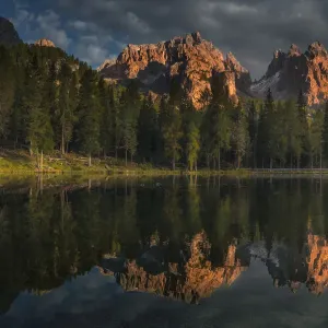Mountain reflection at Lake Antorno Mountain reflection at Lake Antorno