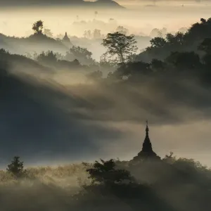 Mrauk-U, ancienne capitale du royaume d'Arakan. Mrauk-U, ancienne capitale du royaume d'Arakan.