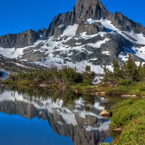 Mt Banner reflecting off Thousand Island Lake