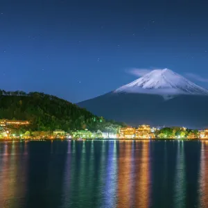 Japan, Land Of The Rising Sun Photographic Print Collection: Spectacular Mt. Fuji Views