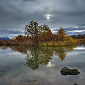 Lago Myvtan Colores de Otoño. Lago Myvtan Colores de Otoño.