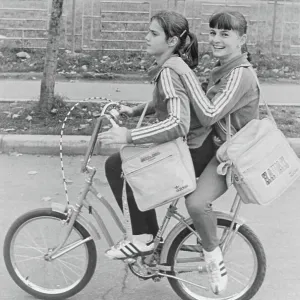 Images Dated 1976 November: 8 Nov 1976