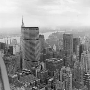 Iconic Buildings Around the World Poster Print Collection: Rockefeller Centre