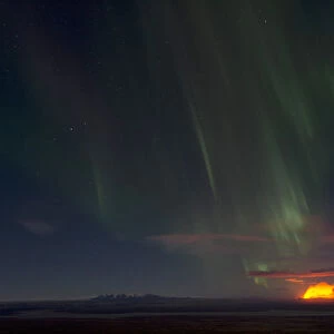 Northern lights and night-time glow of the Holuhraun fissure eruption north of the volcano Baroarbunga, Suour-Pingeyjarsysla, Highlands of Iceland, Northeast Iceland, Iceland