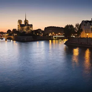 Notre Dame de Paris at sunset from Pont de la Tournelle