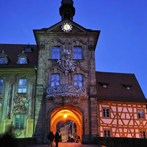 Old Town Hall at dusk, built from 1461-1467 in its present form in the Regnitz River, Obere Bruecke bridge at the front, Obere Brucke 1, Altstadt, Bamberg, Upper Franconia, Bavaria, Germany