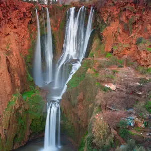 Les chutes d'eau Ouzoud situées dans le village du Grand Atlas de Tanaghmeilt. Les chutes d'eau Ouzoud situées dans le village du Grand Atlas de Tanaghmeilt.