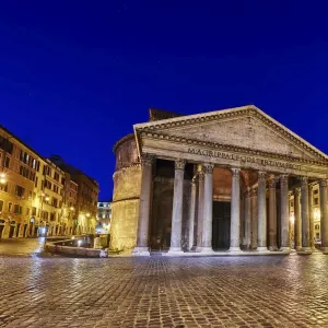 pantheon in Rome at night