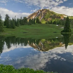 Paradise Divide Lake and Cinnamon Mountain Paradise Divide Lake and Cinnamon Mountain