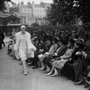 Park Fashion Print - Miss Fay Marbe in Hyde Park Street Outfit Park Fashion Print - Miss Fay Marbe in Hyde Park Street Outfit