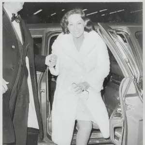 Images Dated 1971 December: 1 Dec 1971