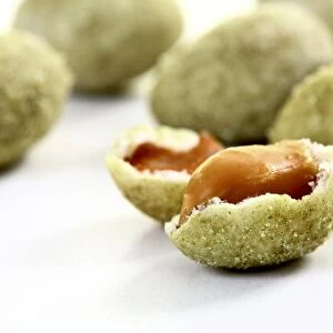Peanuts in a wasabi flavoured coating