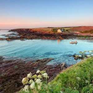 Costa de Pembrokeshire al atardecer. Costa de Pembrokeshire al atardecer.