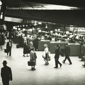 Gente alla stazione di Penn, New York City, (B&W). Gente alla stazione di Penn, New York City, (B&W).