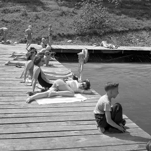 People Sunbathing In Nashville People Sunbathing In Nashville