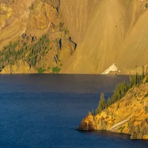 Phantom Ship Island at Crater Lake National Park, Oregon, USA Phantom Ship Island at Crater Lake National Park, Oregon, USA