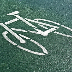 Pictogram, cycle path on gren asphalt