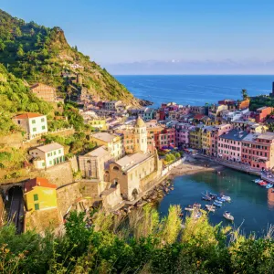 Picturesque fishing village of Vernazza, Cinque Terre, in the province of La Spezia