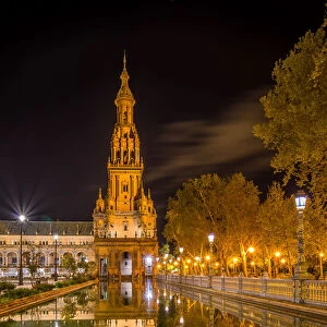 The Plaza de EspaAna, Seville