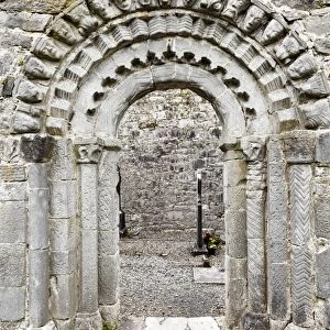 Portal with faces of stone, Dysert O Dea church ruins near Corofin, County Clare, Ireland, Europe