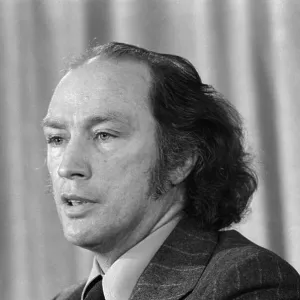 Images Dated 1971 December: 7 Dec 1971
