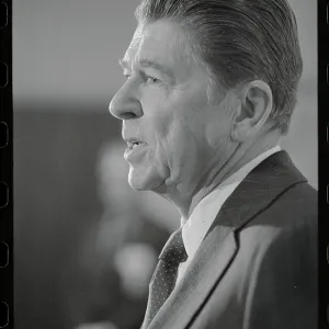 Images Dated 1976 November: 18 Nov 1976