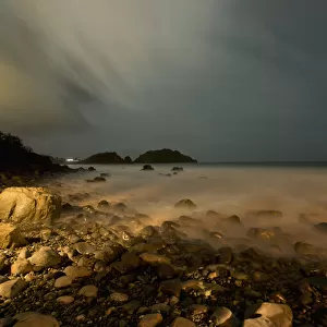 Praia do cachorro at night
