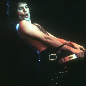 Queen Performing in LA Queen Performing in LA