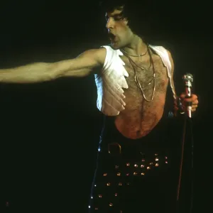 Queen Performing in LA Queen Performing in LA