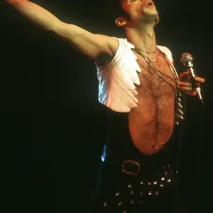 Queen Performing in LA Queen Performing in LA