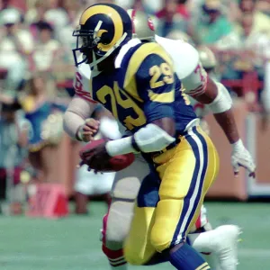 Rams Eric Dickerson runs during Los Angeles Rams v. San Francisco 49'ers game