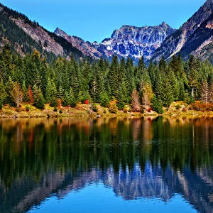 Reflection of Mt Chikamin Peak in Gold lake, Fall Snoqualmie Pass, Wenatchee National Forest Wilderness, Washington State, USA