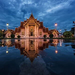 Reflection of Wat Benjamabopit
