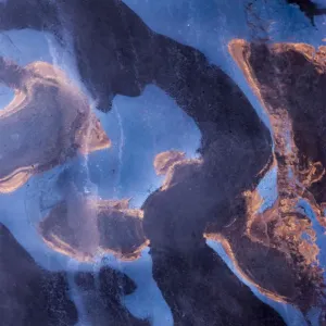 Reflets de roche et de ciel sur une rivière dans Canyon Ice Box, Utah, États-Unis. Reflets de roche et de ciel sur une rivière dans Canyon Ice Box, Utah, États-Unis.