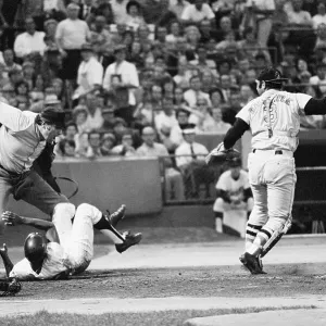 Images Dated 1971 August: 11 Aug 1971