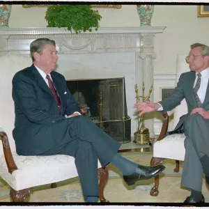 Images Dated 1986 December: 4 Dec 1986