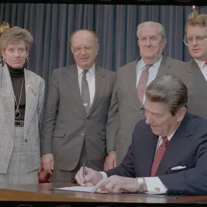 Images Dated 1988 December: 8 Dec 1988